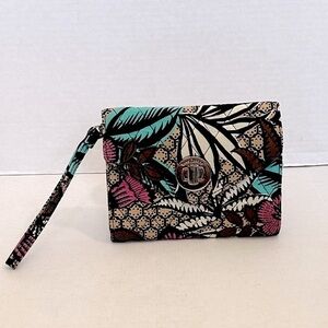 Vera Bradley Your Turn Smartphone Wristlet in print Canyon Road EUC